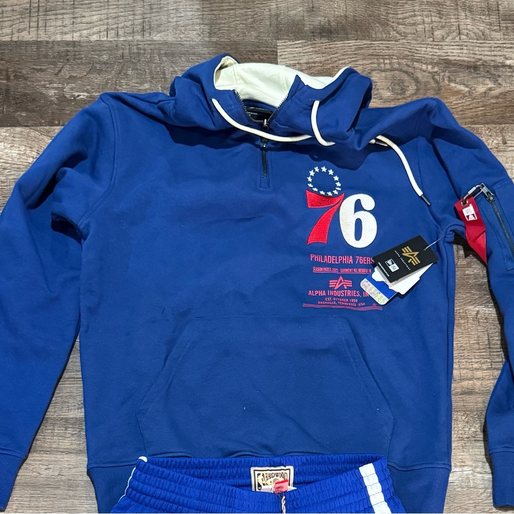 NWT men’s S new era 76ers sweatshirt